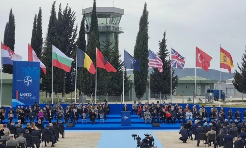 Εγκαινιάστηκε η βάση του ΝΑΤΟ στο Κουτσόβα της Αλβανίας- Τα τουρκικά «Μπαϋρακτάρ» θα πετάνε πάνω από τον ουρανό της Αλβανίας